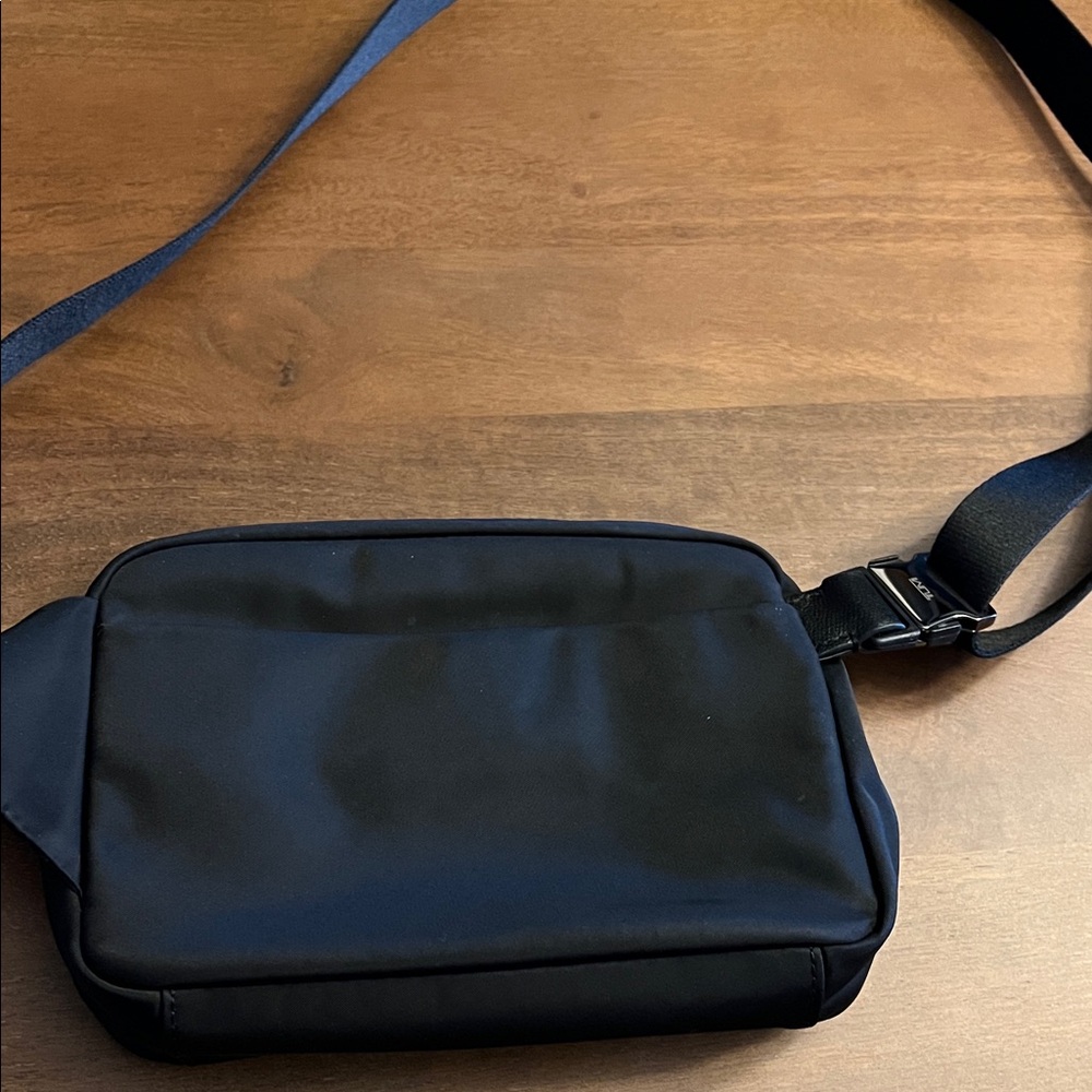Tumi Black Belt Bag - Picture 4 of 8